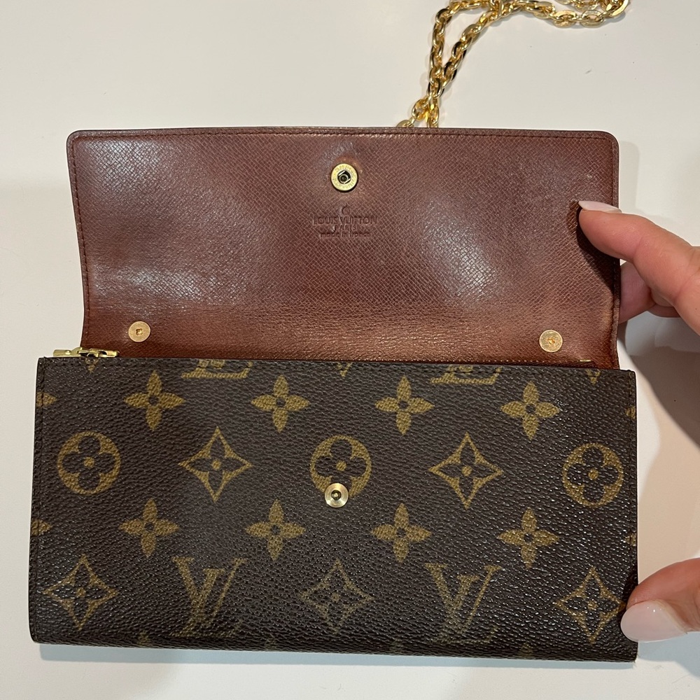 Authentic Vintage Louis Vuitton Monogram Bifold Wallet on Chain. - Picture 5 of 14